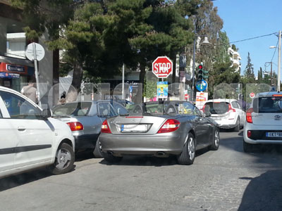 Το παράτησε στη μέση του δρόμου για να βγάλει χρήματα